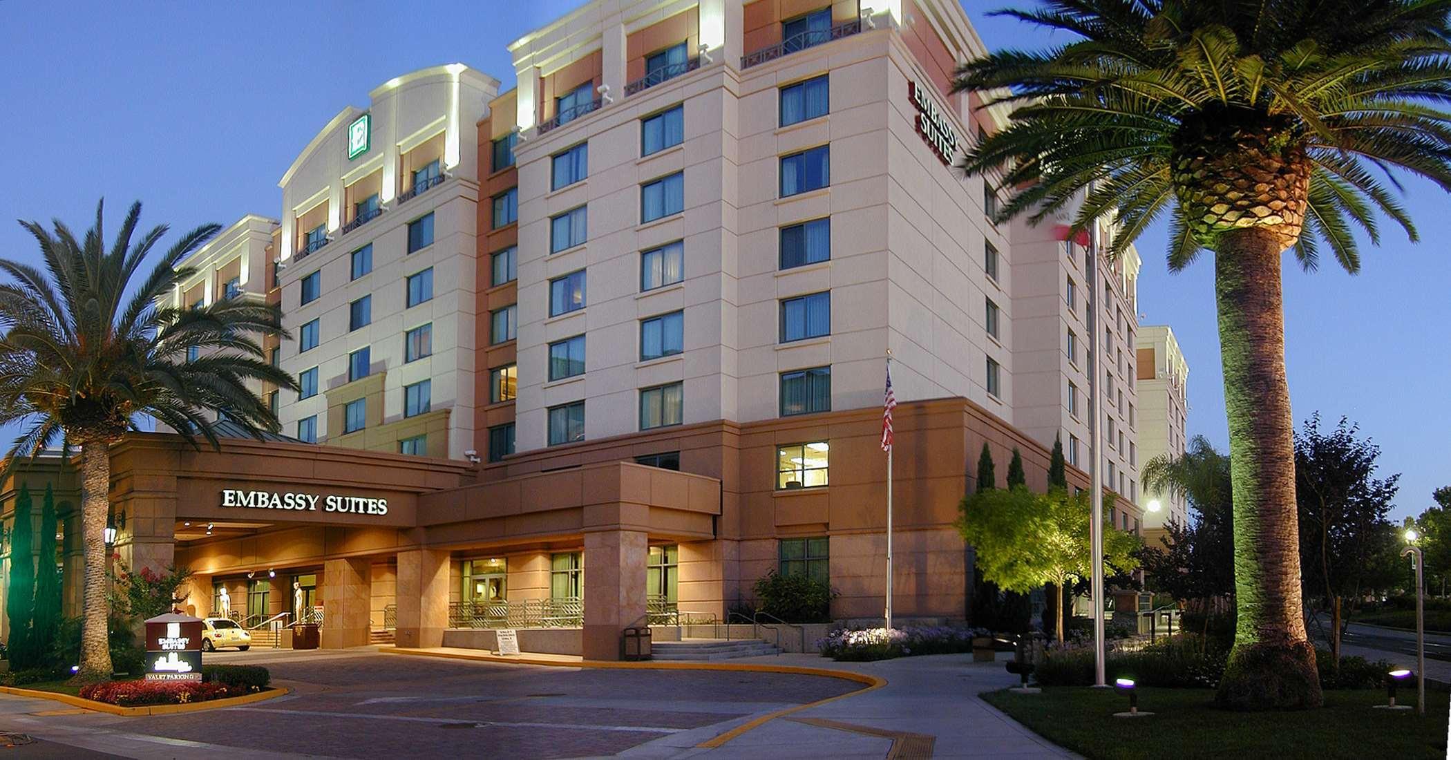 EMBASSY SUITES BY HILTON SACRAMENTO RIVERFRONT PROMENADE 3